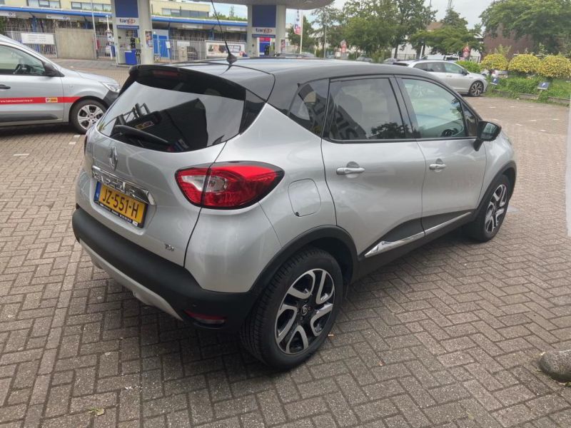 Renault Captur JZ 551 H 04